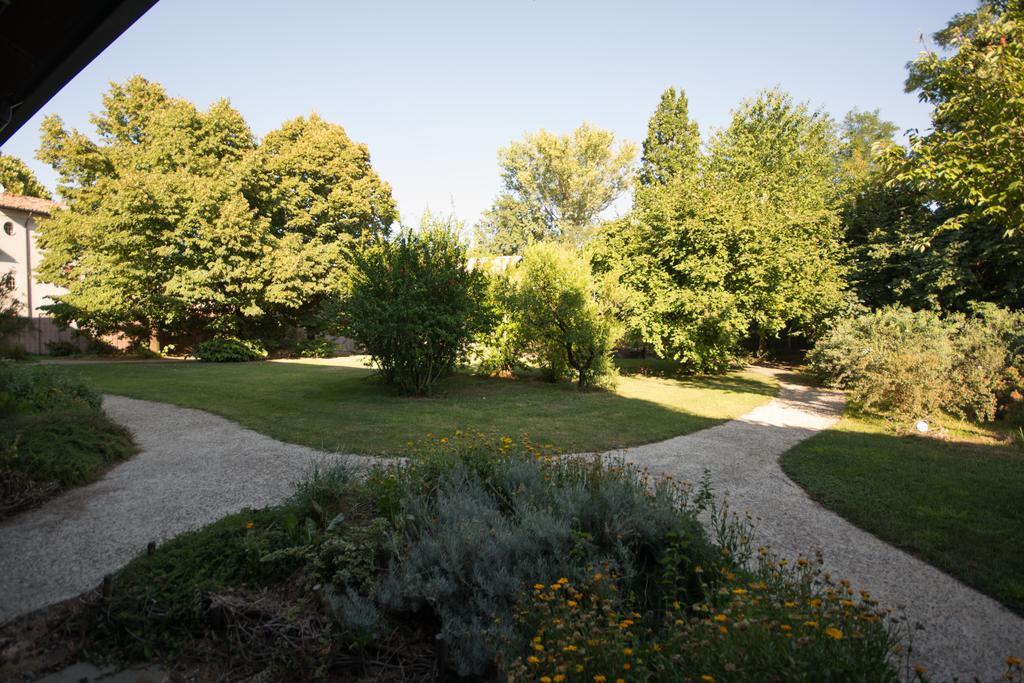 Locanda Dei Melograni Gossolengo Exterior foto